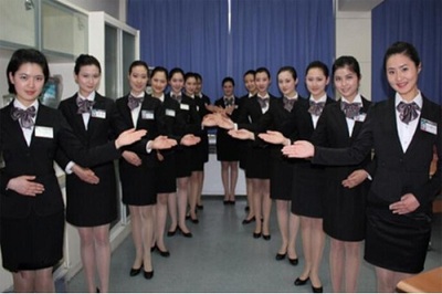 巴東縣民族職業高級中學旅游服務與管理專業 禮儀服務的專業塑造與實踐價值