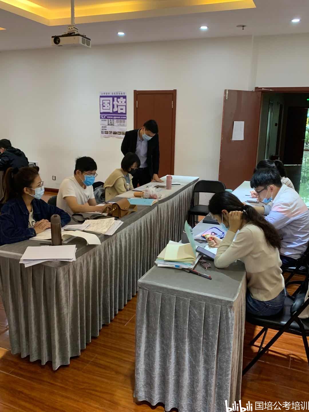 引導(dǎo)青年樹立正確婚戀觀，提升婚姻介紹服務(wù)質(zhì)量——2022安徽蕪湖公務(wù)員面試熱點(diǎn)解析